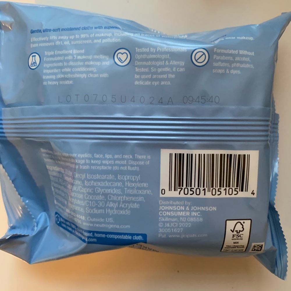 Neutrogena Gentle Cleansing Wipes - group of 4 - Picture 3 of 3
